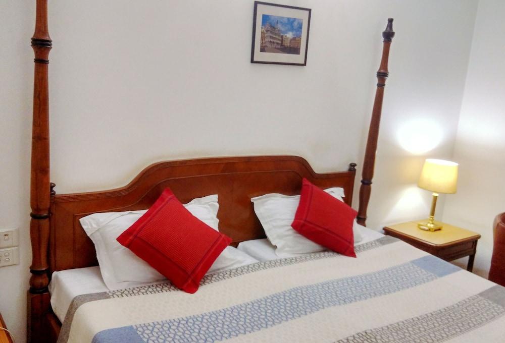 Hotel Palm Greens New Delhi Buitenkant foto