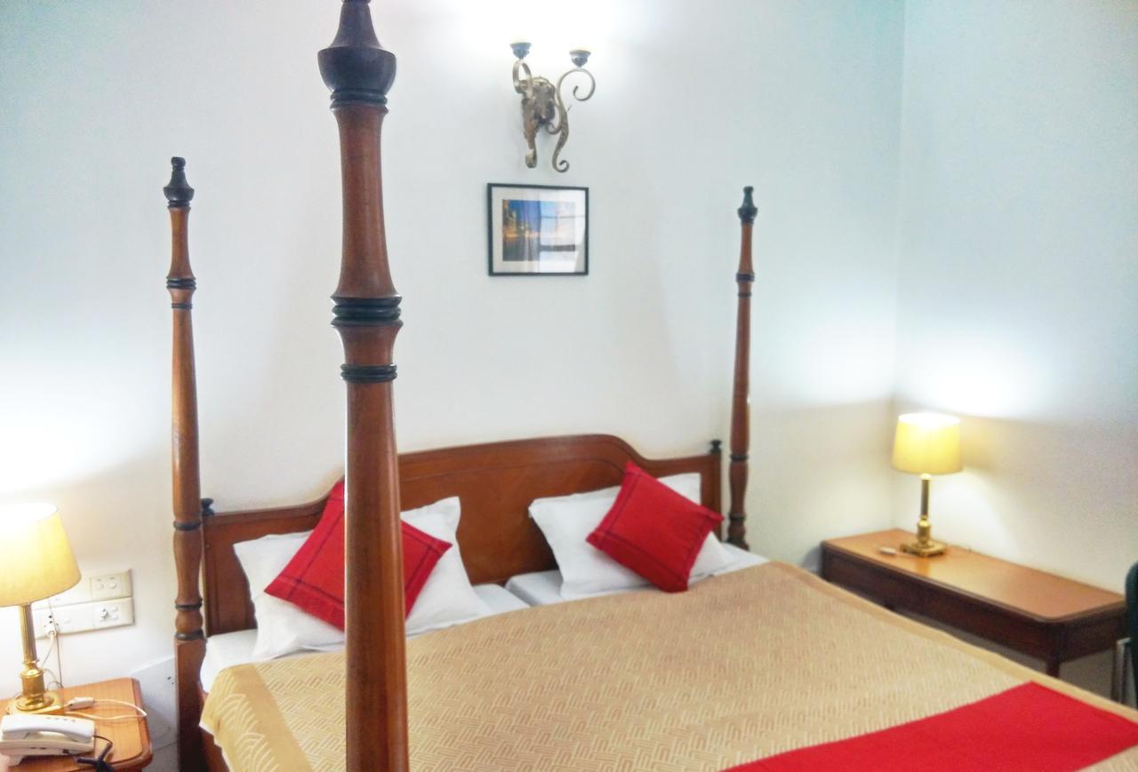 Hotel Palm Greens New Delhi Buitenkant foto