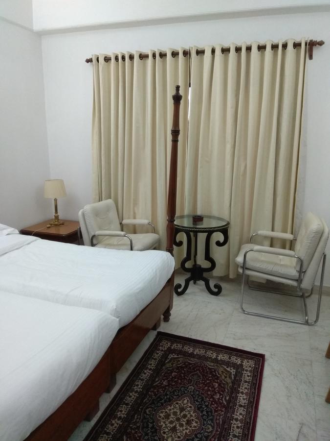 Hotel Palm Greens New Delhi Buitenkant foto