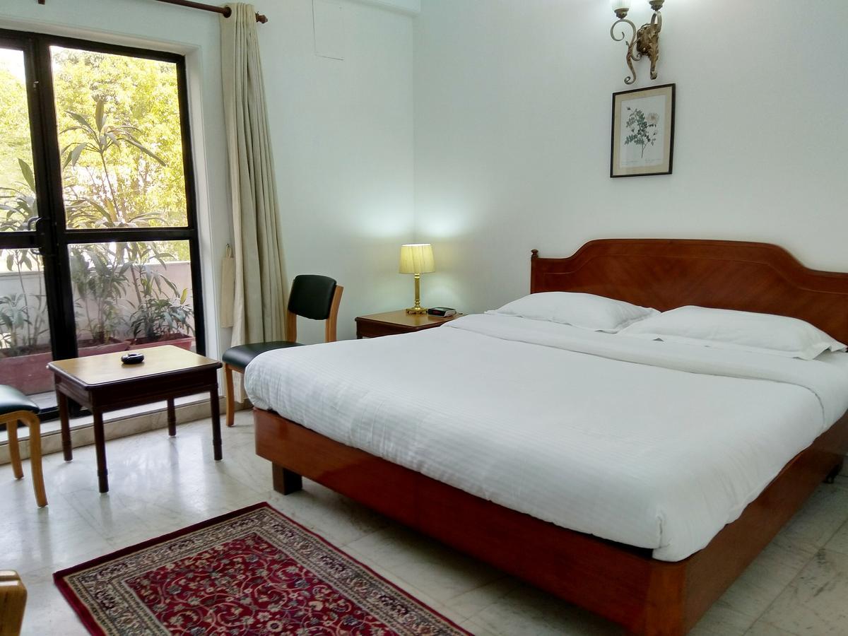 Hotel Palm Greens New Delhi Buitenkant foto