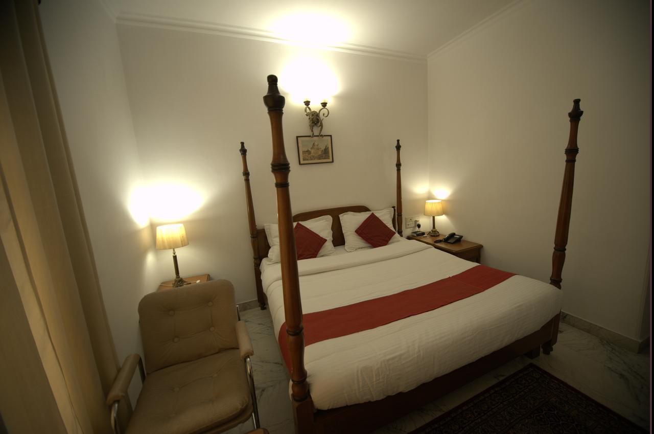 Hotel Palm Greens New Delhi Buitenkant foto