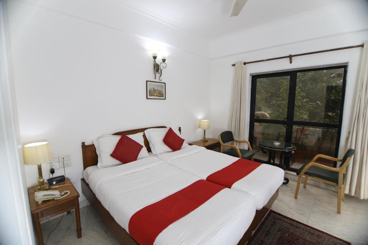 Hotel Palm Greens New Delhi Buitenkant foto