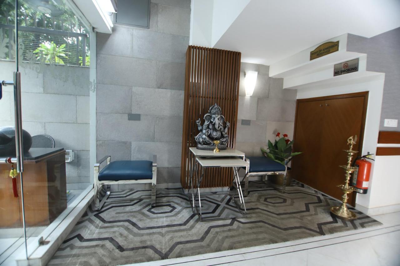 Hotel Palm Greens New Delhi Buitenkant foto